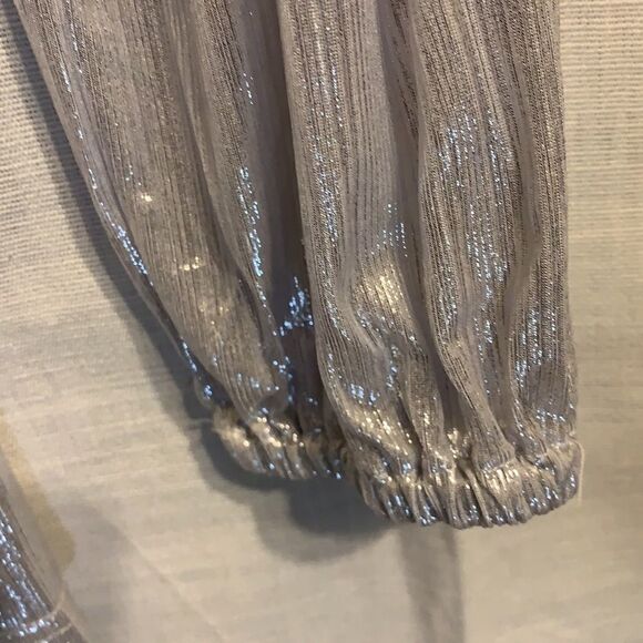 Yoins small silver shimmering long sleeve romper NWT - Picture 6 of 10